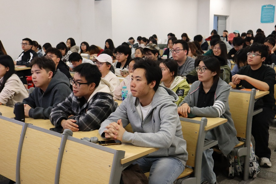 “法漾青春”校园法治建设宣讲第一站 法学院
